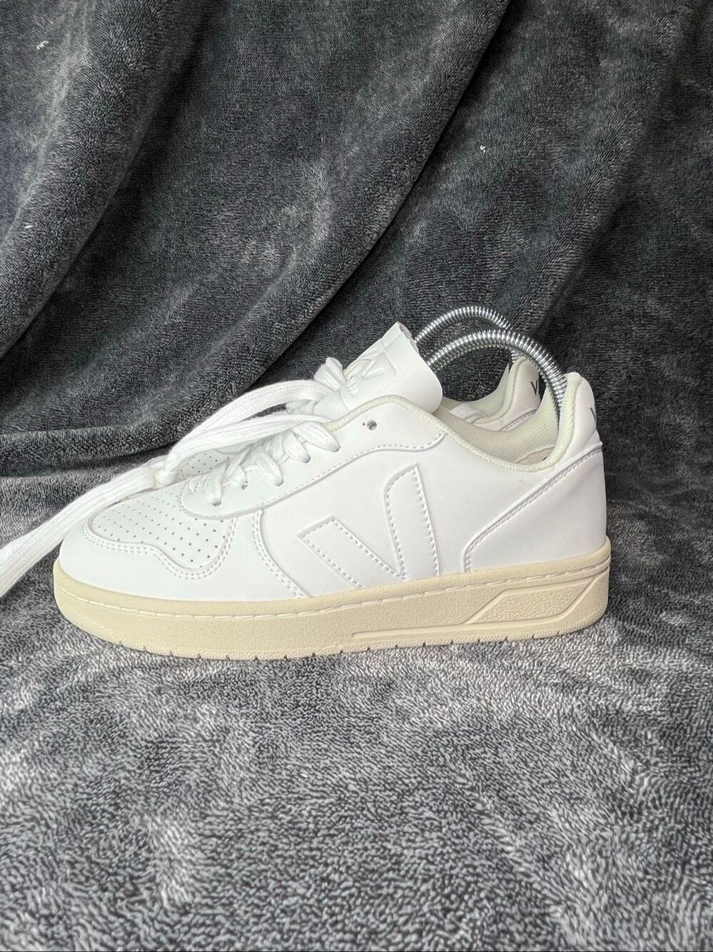 Veja V-12 Leather Sneakers Women's Size 6 (EUR 38) All White / Natural Sole
